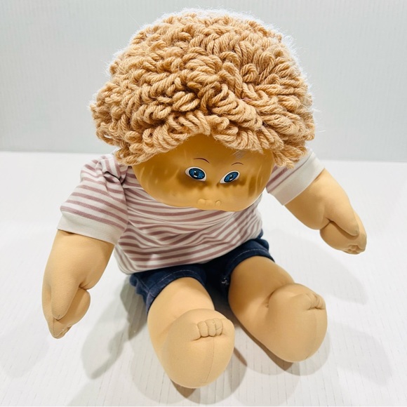 Vintage 1985 Cabbage Patch Kids Doll Boy Curly Hair Blue Eyes Jeans Outfit - Picture 2 of 6